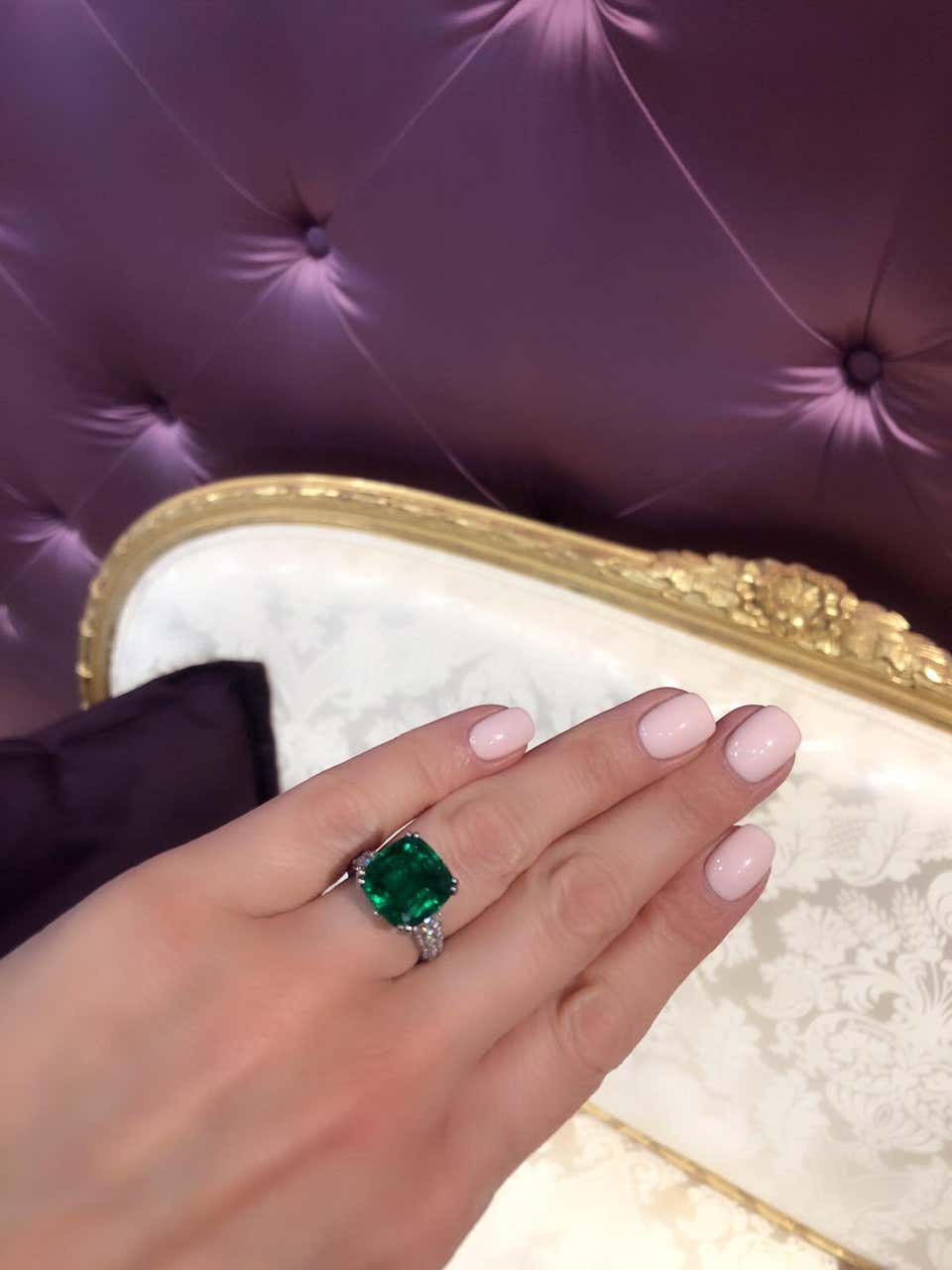 Fabergé Collection Three Colors of Love Gubelin Cert 8.27 Carat Emerald Ring - Natkina