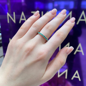 Elegant Emerald White Gold 18K Ring with Diamonds