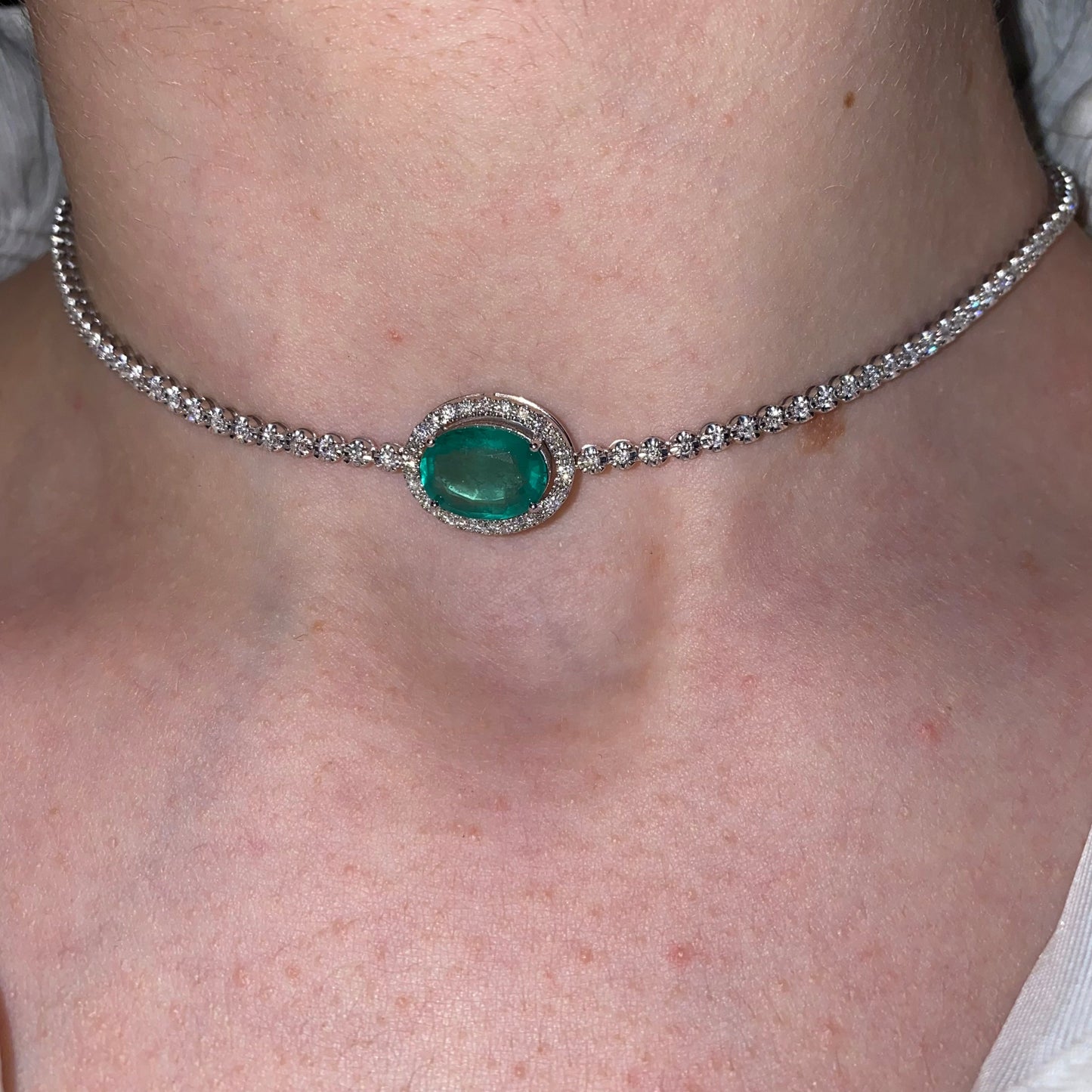 Breathtaking Diamond 18K White Gold Necklace with Emerald for Her