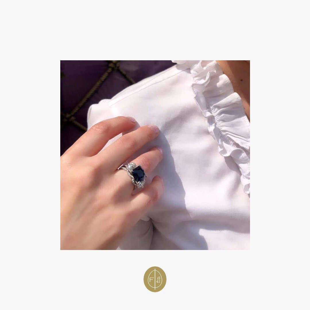 Fabergé Collection Three Colors of Love Gubelin Cert 6.01 Carat Sapphire Ring - Natkina